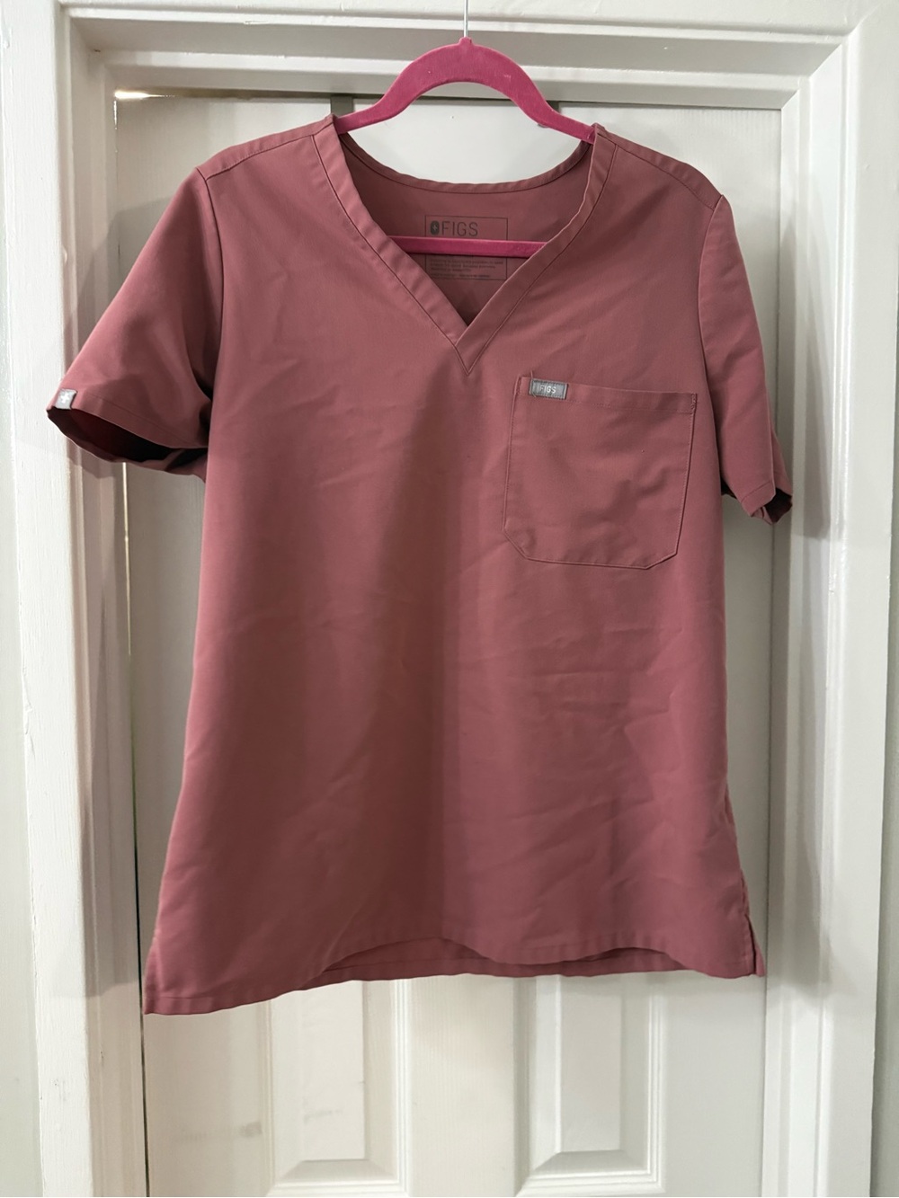 FIGS Catarina One Pocket Scrub Top in Mauve